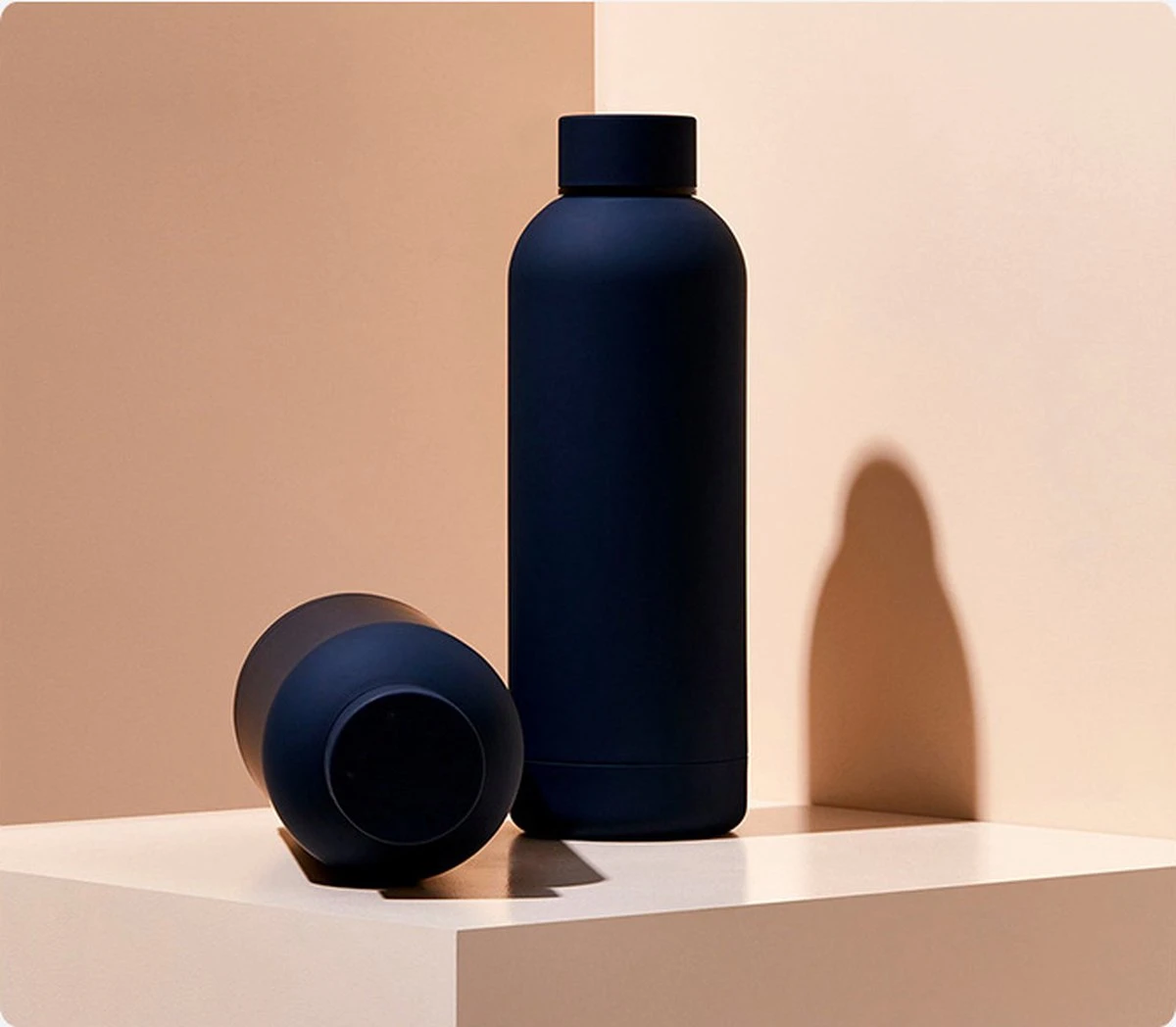 Merkloos Thermosfles - 500 Ml - Zwart - Dubbelwandig - RVS - Warm - Koud - Koffie - Water - Thee - Duurzaam 4 Merkloos Thermosfles - 500 Ml - Zwart - Dubbelwandig - RVS - Warm - Koud - Koffie - Water - Thee - Duurzaam - Afbeelding 2