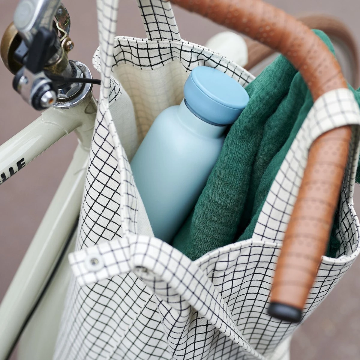 Mepal – Isoleerfles Ellipse 350 Ml – Houdt Je Drankje 9 Uur Warm En 12 Uur Koud – Nordic Pink – Geschikt Voor Bruiswater – Thermosfles – Lekdicht 8 Mepal – Isoleerfles Ellipse 350 Ml – Houdt Je Drankje 9 Uur Warm En 12 Uur Koud – Nordic Pink – Geschikt Voor Bruiswater – Thermosfles – Lekdicht - Afbeelding 6