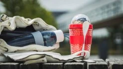 Sareva Muesli Beker - Met Lepel - Yoghurt 2 Go - Rood -Brita Shop 1200x675 3