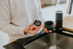 Kambukka Etna Grip Thermosbeker 500 Ml - Makkelijk Reinigen - Lekvrije Koffiebeker - Zwart -Brita Shop 1200x800 1