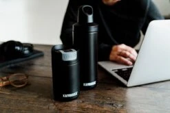 Kambukka Olympus Thermosbeker 300 Ml - Makkelijk Reinigen - Lekvrije Koffiebeker - RVS - Jet Black -Brita Shop 1200x800 32