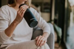 Kambukka Etna Grip Thermosbeker 500 Ml - Makkelijk Reinigen - Lekvrije Koffiebeker - Zwart -Brita Shop 1200x800 4