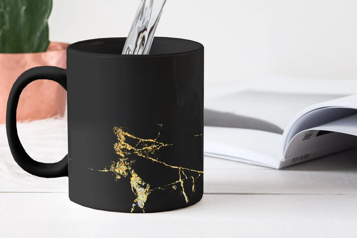 Magische Mok - Foto Op Warmte Mokken - Koffiemok - Marmer - Zwart - Goud - Luxe - Magic Mok - Beker - 350 ML - Theemok 5 Magische Mok - Foto Op Warmte Mokken - Koffiemok - Marmer - Zwart - Goud - Luxe - Magic Mok - Beker - 350 ML - Theemok - Afbeelding 3