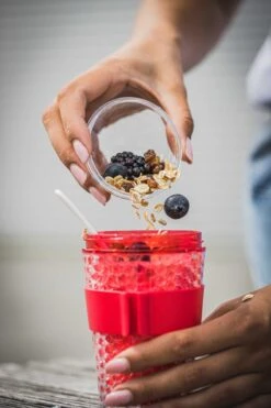Sareva Muesli Beker - Met Lepel - Yoghurt 2 Go - Rood -Brita Shop 800x1200 27